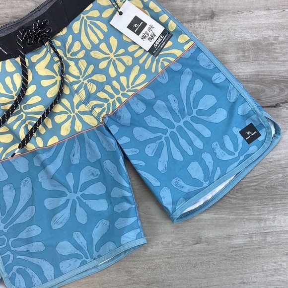 RIP CURL- MIRAGE SALT WATER BOARD SHORTS - Picture 5 of 14